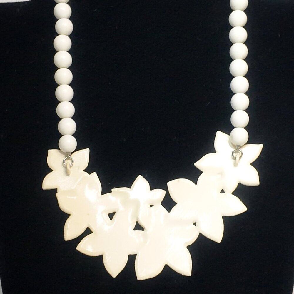Vintage 80s Chunky White Bead Necklace Floral Pastel Statement Maximalist Retro - Picture 3 of 7